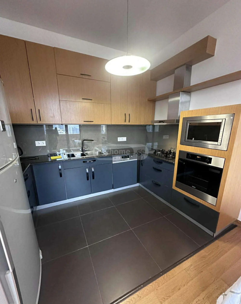 ქირავდება 5 ოთახიანი ბინა საბურთალოზე